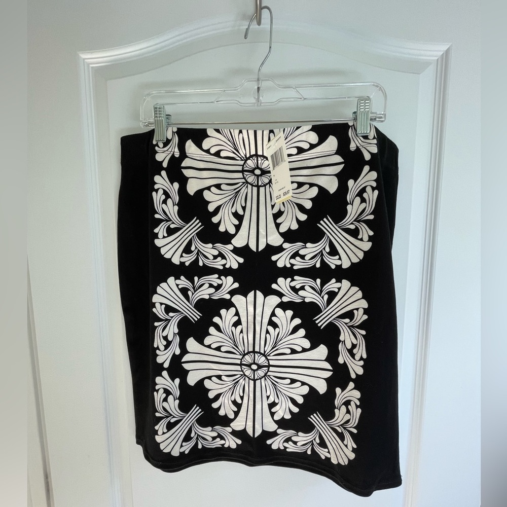 Max Studio skirt. New with tags on.